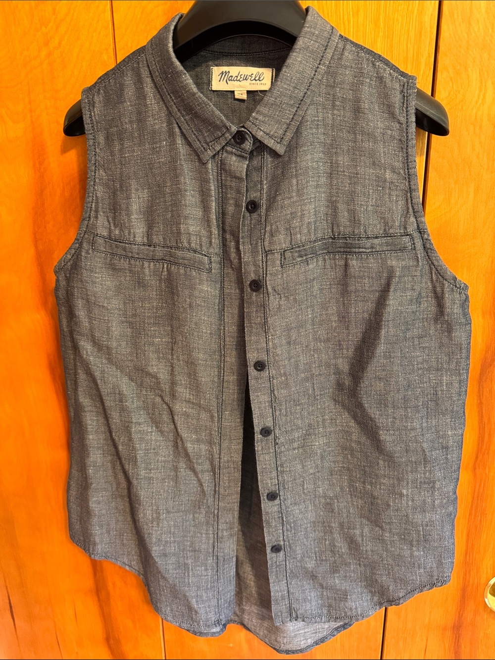Madewell Sleeveless Chambray Button-Down in Charcoal Blue